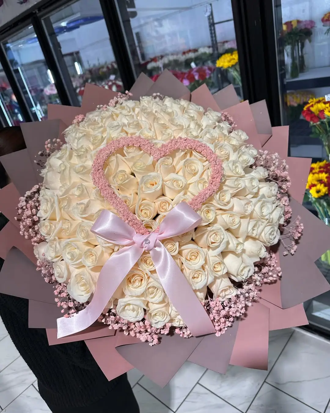 hermosas 10 docenas blancas📍5004 n 95th ave glendale az📞602 451 2849